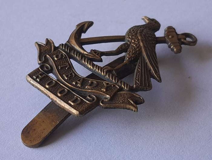 WW1 Hood Battalion Royal Naval Division Cap Badge. Maker : J.R. Gaunt, London. Slide Intact.