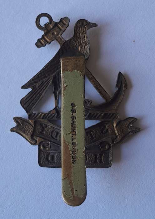 WW1 Hood Battalion Royal Naval Division Cap Badge. Maker : J.R. Gaunt, London. Slide Intact.