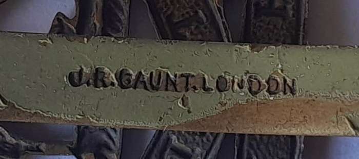 WW1 Hood Battalion Royal Naval Division Cap Badge. Maker : J.R. Gaunt, London. Slide Intact.