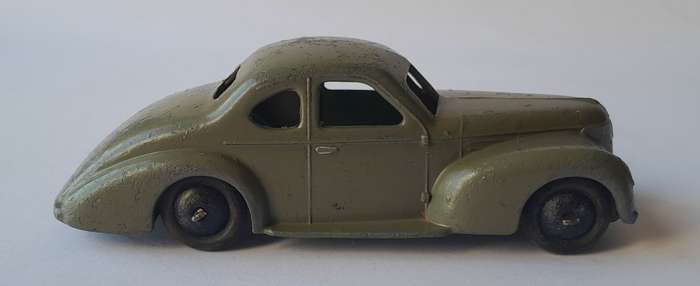 Vintage Dinky Toys `Studebaker State Commander Coupe` By Meccano Ltd.