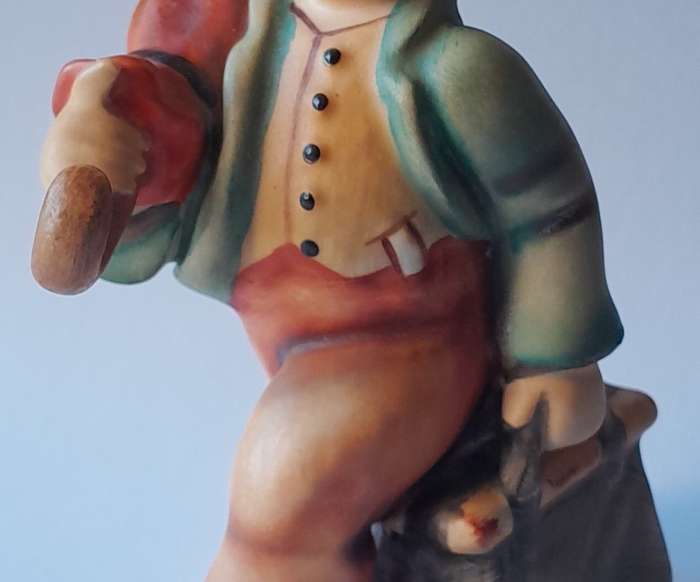 Vintage Hummel `The Merry Wanderer` Figurine. TMK 3 (1960-1972).