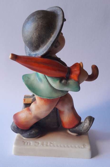 Vintage Hummel `The Merry Wanderer` Figurine. TMK 3 (1960-1972).