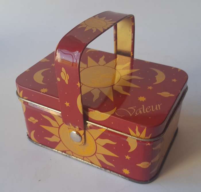 Vintage `Valeur` Metal Basket Tin. 10.5 x 7.5cm.