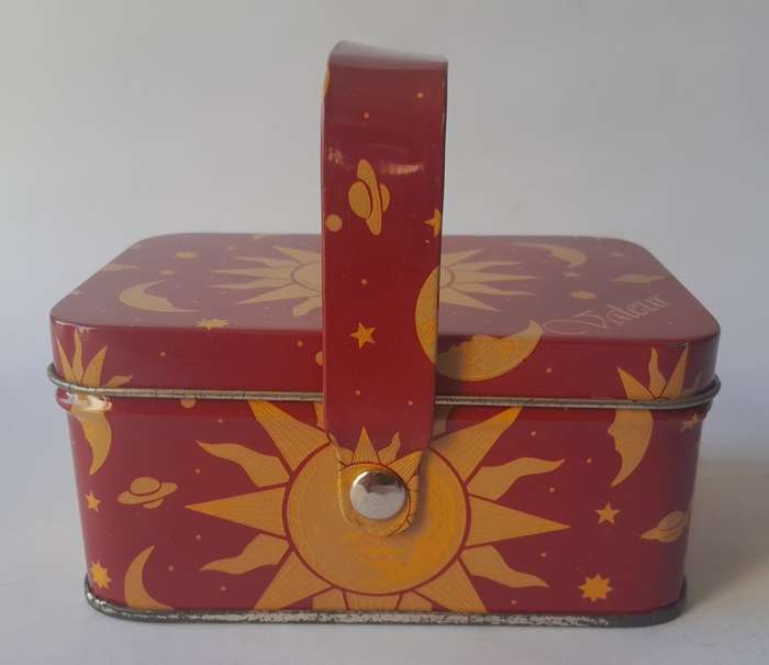Vintage `Valeur` Metal Basket Tin. 10.5 x 7.5cm.