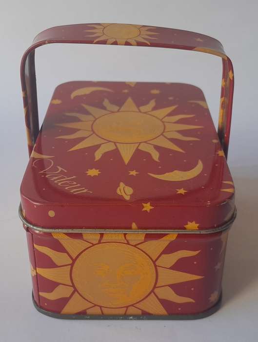 Vintage `Valeur` Metal Basket Tin. 10.5 x 7.5cm.