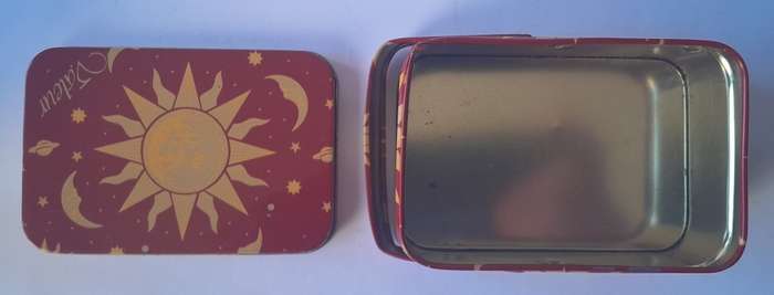 Vintage `Valeur` Metal Basket Tin. 10.5 x 7.5cm.
