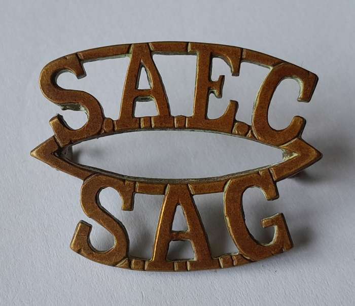 WW2 SA Engineer Corps Shoulder Title.  Lugs Intact.