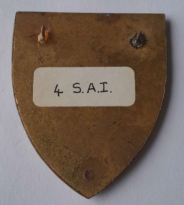 SADF 4 South African Infantry (4 SAI) Battalion Shoulder Flash.  2 Pins Intact.