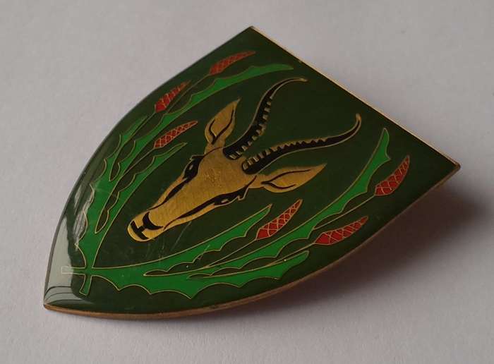 SADF 5 South African Infantry (5 SAI) Battalion Shoulder Flash.  2 Pins Intact.