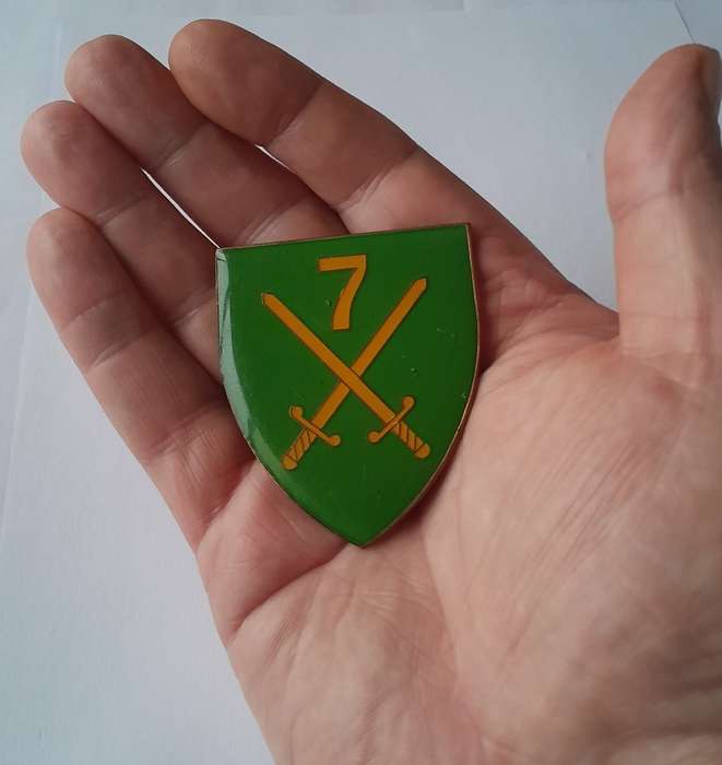 SADF 7 South African Division Shoulder Flash (from 1992).  All Pins Intact.