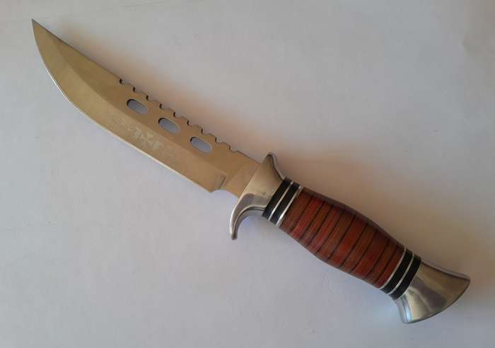 U.S.A. Saber Columbia 440C Tactical Knife with Belt Sheath.  30.5cm.