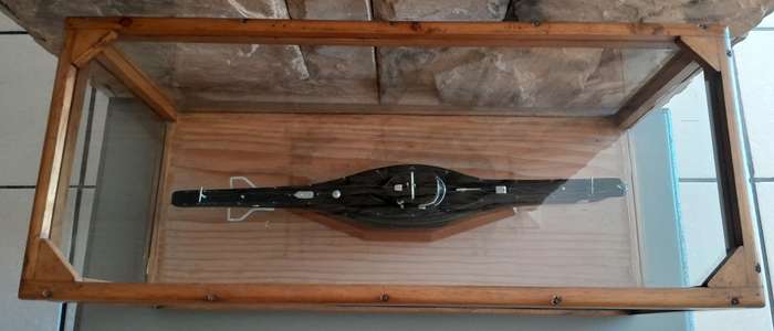Early WW2 US Submarine Hand Crafted Wooden Model In Oak Display Case (64 x 27cm). Collection Only.
