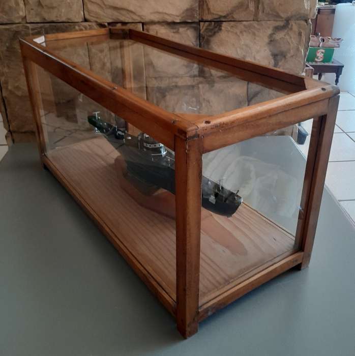 Early WW2 US Submarine Hand Crafted Wooden Model In Oak Display Case (64 x 27cm). Collection Only.