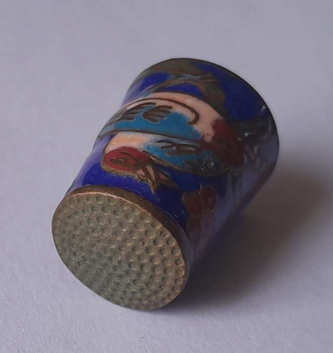 Vintage Chinese Cloisonne enamel thimble.