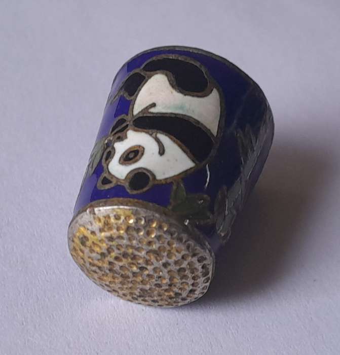 Vintage Chinese Cloissonne Enamel Thimble (Blue).