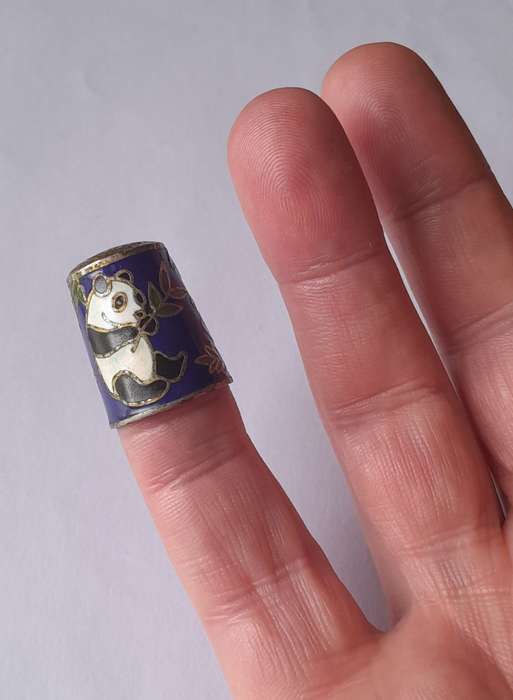 Vintage Chinese Cloissonne Enamel Thimble (Blue).