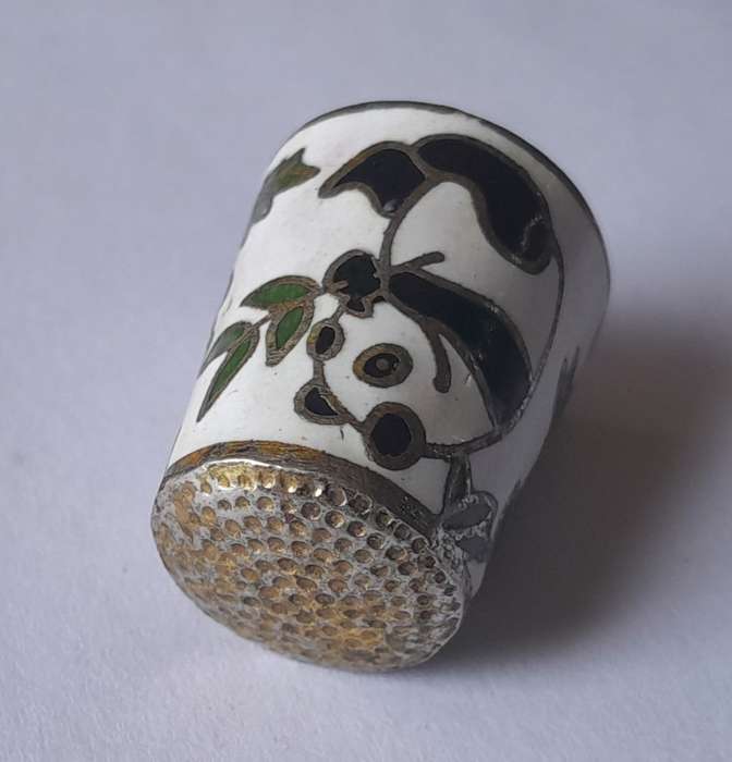 Vintage Chinese Cloissonne Enamel Thimble (White).