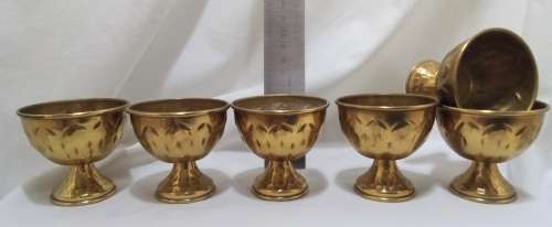 1,7kgs of Brass!  Delightful vintage brass collectibles.