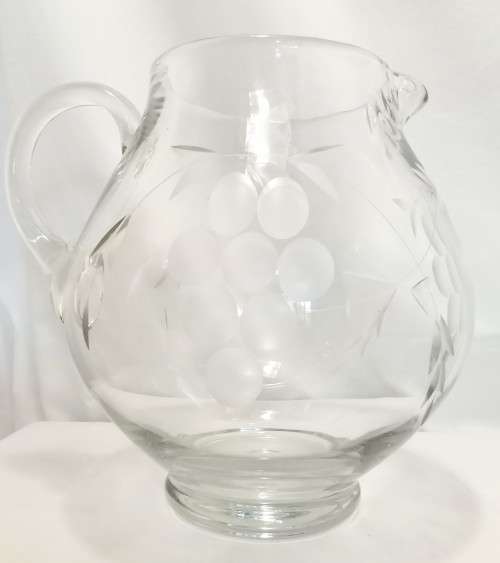 Delightful large vintage cut glass jug - stunning item!