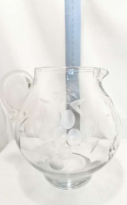 Delightful large vintage cut glass jug - stunning item!