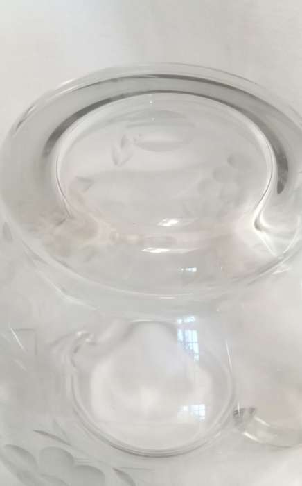 Delightful large vintage cut glass jug - stunning item!