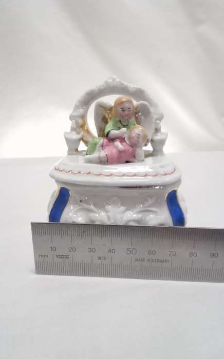 The dearest little vintage porcelain trinket box