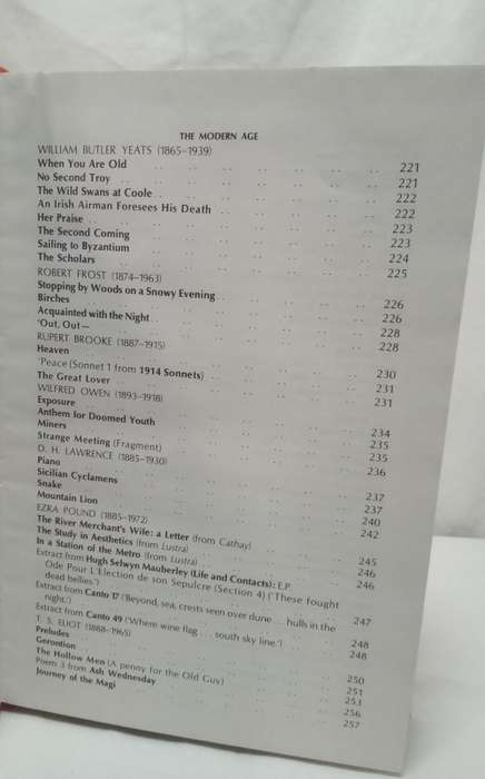 The Living Tradition: an anthology of English Verse 1340-1940 Tyfield, Nicol, Rumboli 1979