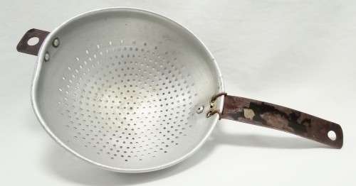 Cute Vintage aluminium colander/sieve
