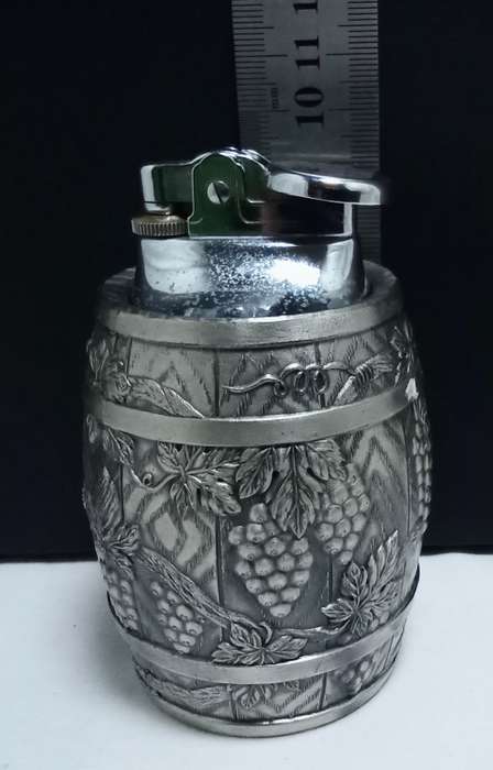 Vintage metal table top lighter