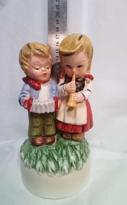 Very pretty vintage girl & boy figurine