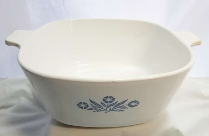 Vintage Corningware cornflower casserole - P2 1/2 B