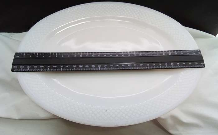 Beautiful Vintage Federal oval milk glass plate