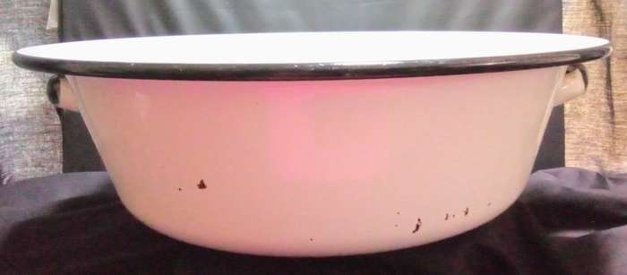 Lot of vintage enamel goods