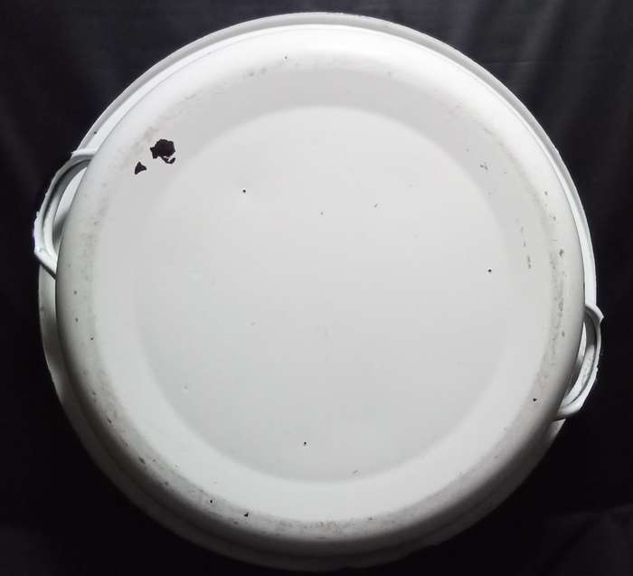 Lot of vintage enamel goods