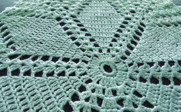 Very pretty peppermint green crocheted doily - 30cms across