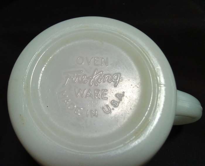 Lovely vintage Anchor Hocking milk glass jug