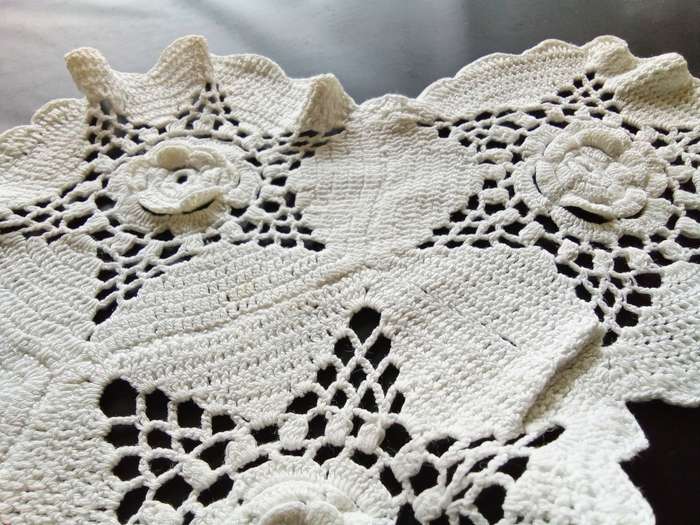 Lovely white vintage crocheted doily with flower detail