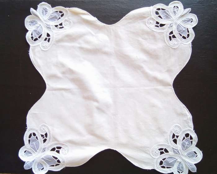 Beautiful Battenburg White Cotton Breadbasket Napkin