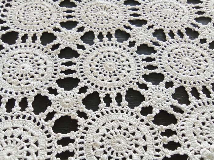 Stunning Vintage crocheted tray cloth - About 40cms across