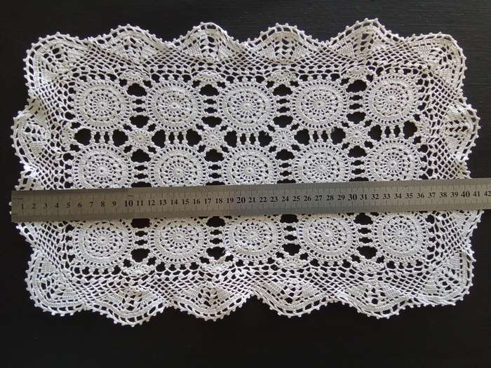 Stunning Vintage crocheted tray cloth - About 40cms across