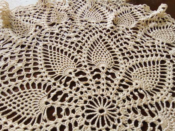 Vintage crocheted large cream doily/small table cloth - About 54cms across