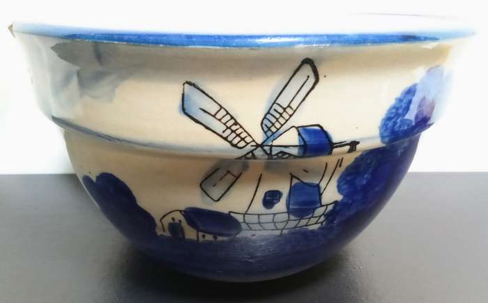 Antique hand painted (believed to be Delft) bowl