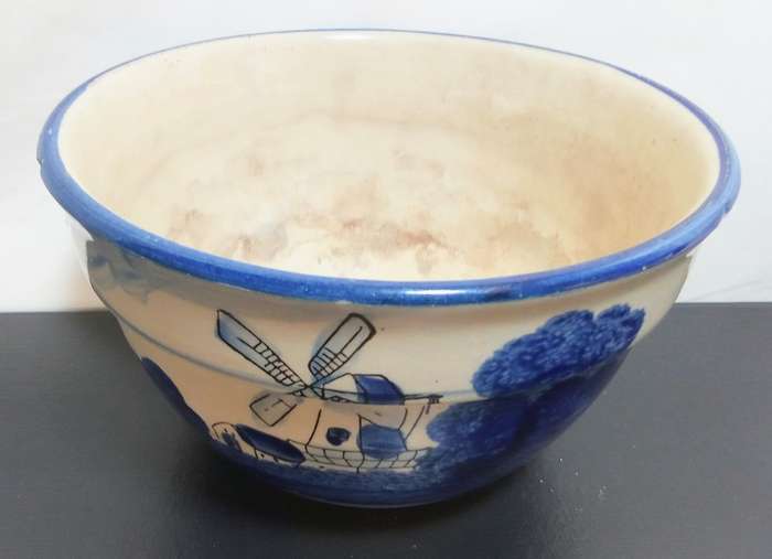 Antique hand painted (believed to be Delft) bowl
