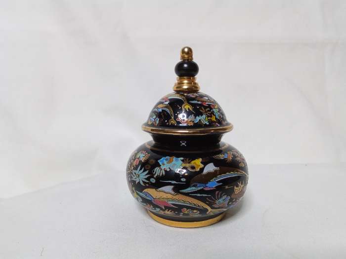 Vintage Venus Serie Perfume bottle black