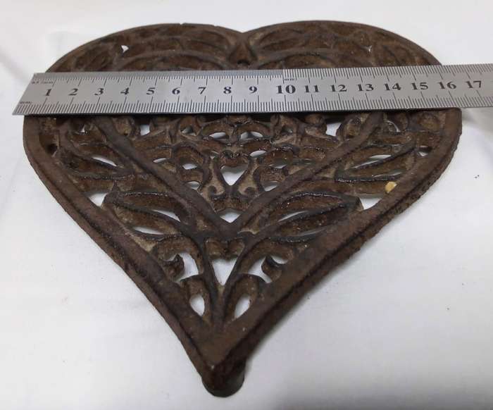 Beautiful heart shaped Metal trivet