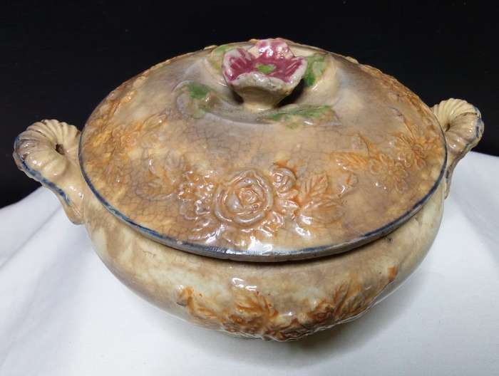Adorable very old small casserole dish with oid