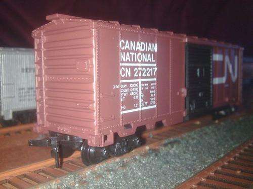 HO - MODEL POWER - 40' SLIDING DOOR STEEL BOX CAR