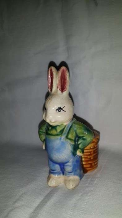 A Stunning bunny rabbit figurine With Awesome Detail!!!