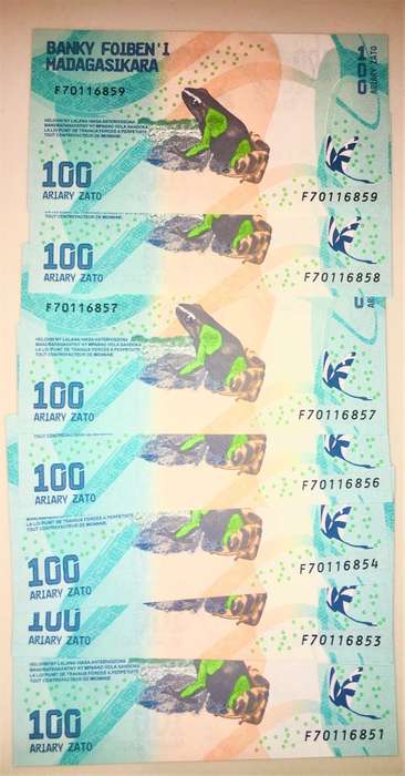 MADAGASCAR 100 ARIARY IN SEQUENCE F70116851-859,,,2017  UNC CRISP NOTES(BID PER NOTE)