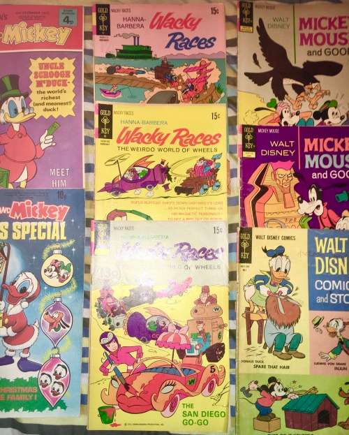 SET OF 8 COMICS SHIPPING INCLUDED